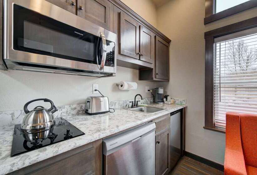 The Ridgeline Hotel At Yellowstone, Ascend Hotel Collection