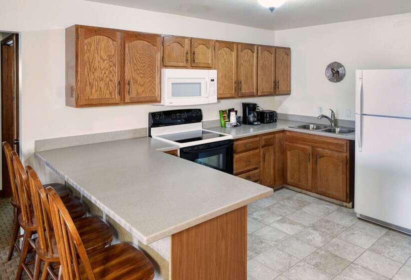 The Ridgeline Hotel At Yellowstone, Ascend Hotel Collection