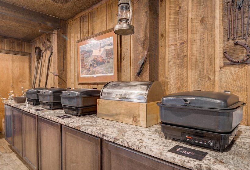 The Ridgeline Hotel At Yellowstone, Ascend Hotel Collection