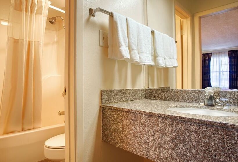 هتل The Winnfield Lodge