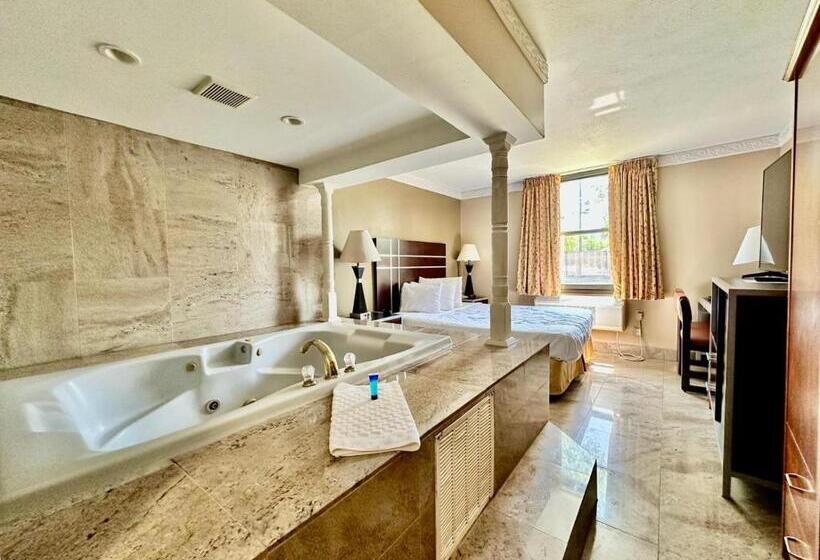 فندق Town House Inn And Suites