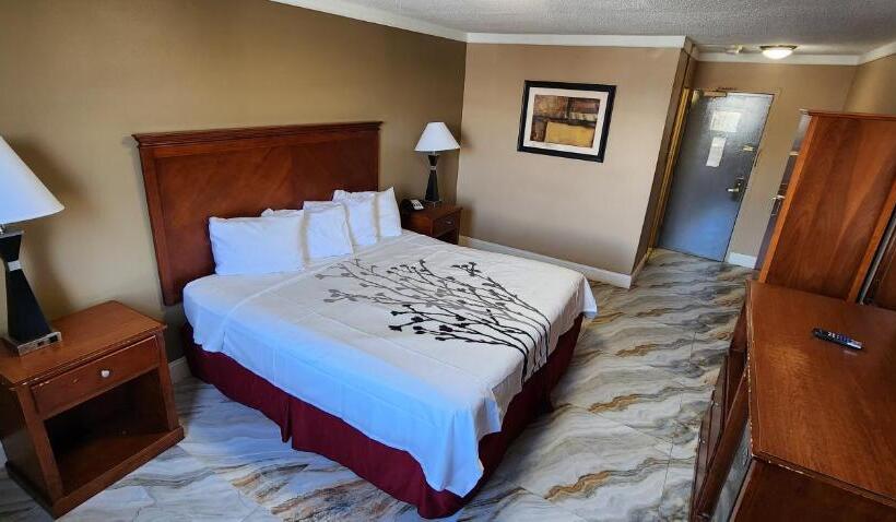 فندق Town House Inn And Suites