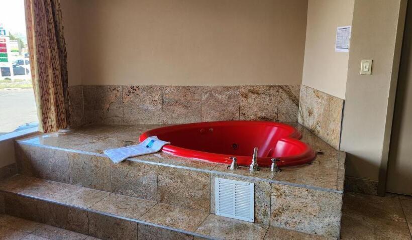 فندق Town House Inn And Suites