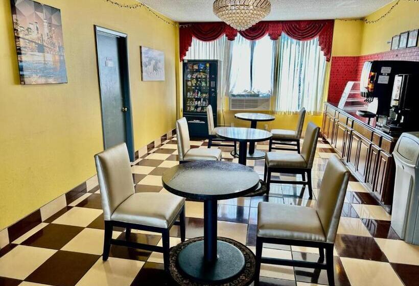 فندق Town House Inn And Suites