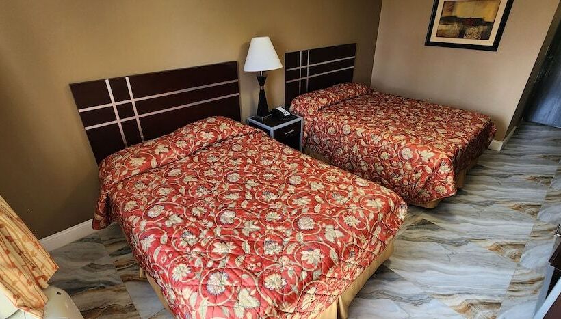 فندق Town House Inn And Suites