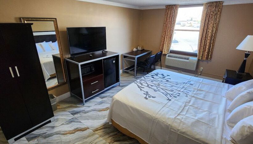 فندق Town House Inn And Suites