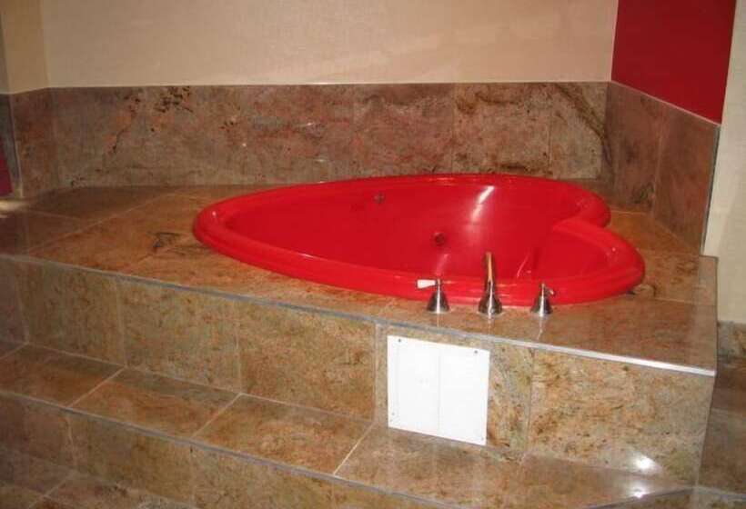 فندق Town House Inn And Suites