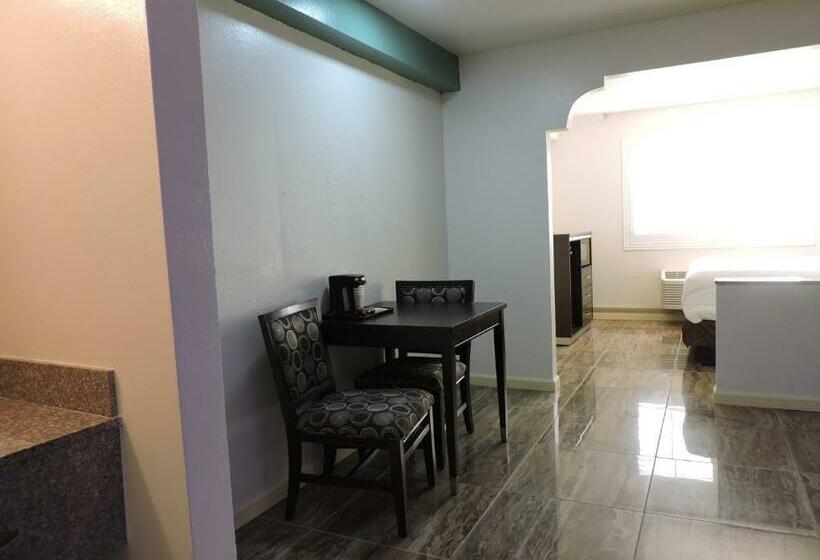 ホテル Travelodge By Wyndham Artesia