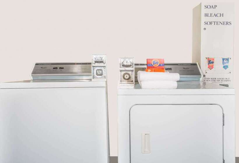 هتل Travelodge By Wyndham Deltona