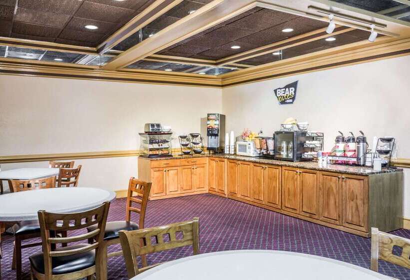 هتل Travelodge By Wyndham Deltona