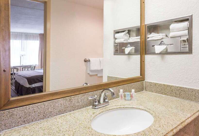 בית מלון כפרי Travelodge By Wyndham Deltona