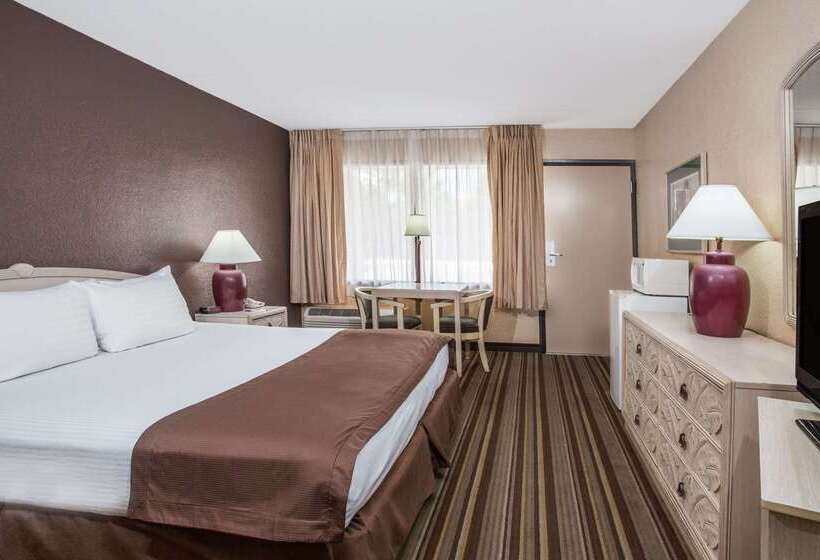 בית מלון כפרי Travelodge By Wyndham Deltona