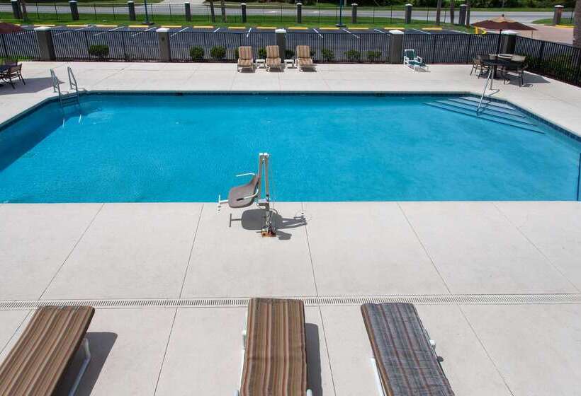 בית מלון כפרי Travelodge By Wyndham Deltona