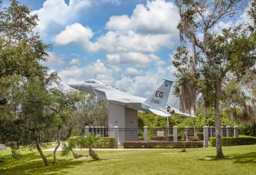 هتل Travelodge By Wyndham Deltona