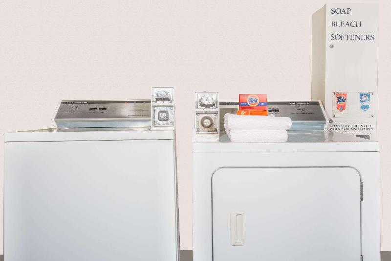 בית מלון כפרי Travelodge By Wyndham Deltona