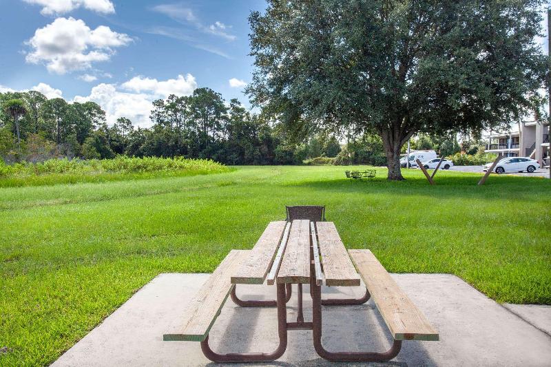 هتل Travelodge By Wyndham Deltona