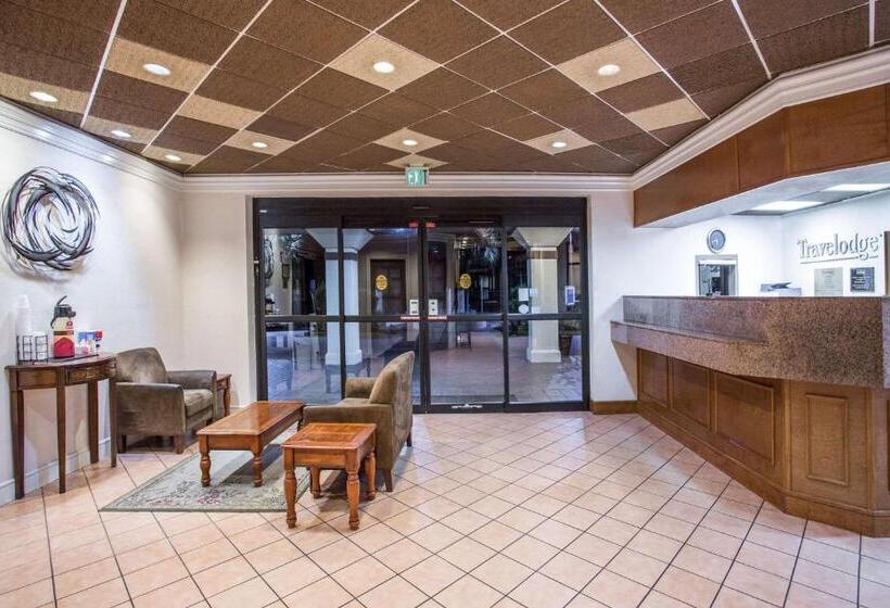 هتل Travelodge By Wyndham Deltona
