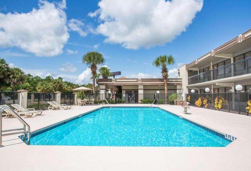 בית מלון כפרי Travelodge By Wyndham Deltona