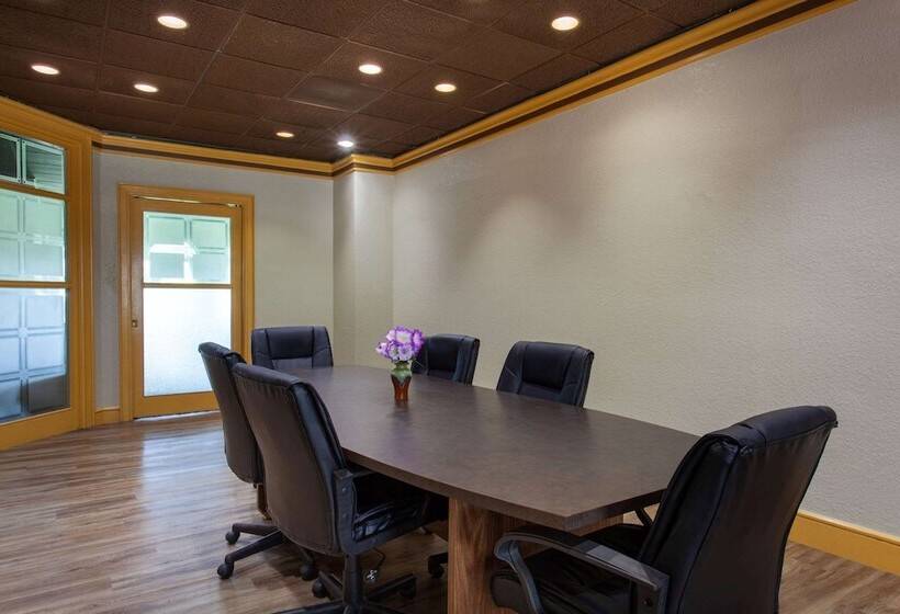 בית מלון כפרי Travelodge By Wyndham Deltona