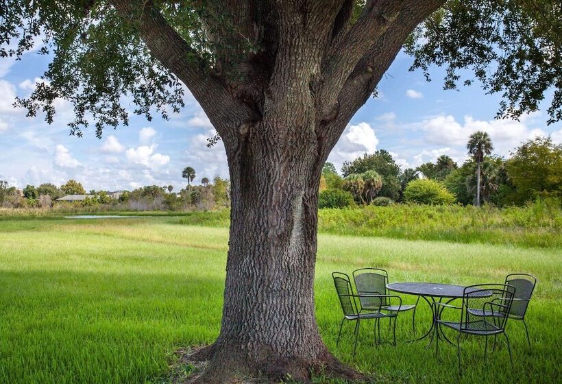 هتل Travelodge By Wyndham Deltona