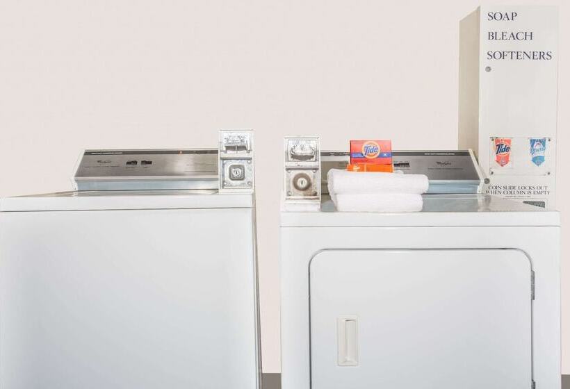 בית מלון כפרי Travelodge By Wyndham Deltona