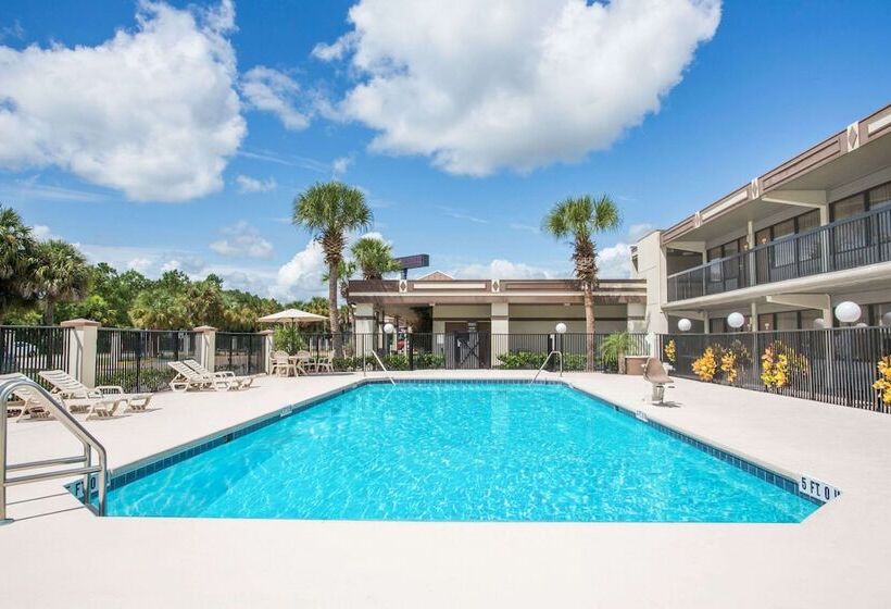 בית מלון כפרי Travelodge By Wyndham Deltona