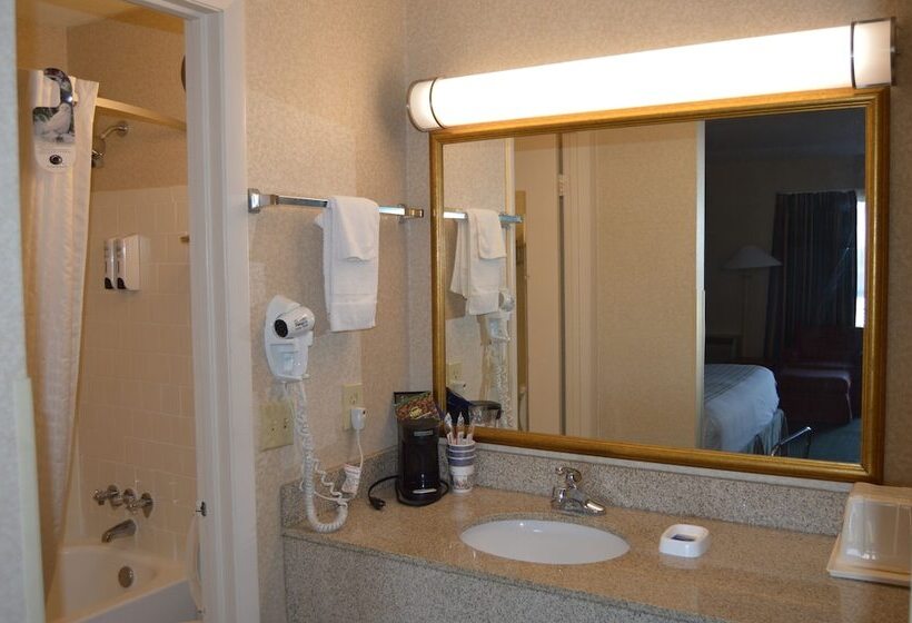 فندق Days Inn By Wyndham Doswell   Kings Dominion Area