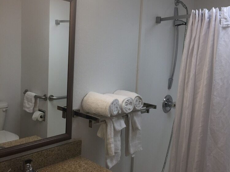 فندق Days Inn By Wyndham Doswell   Kings Dominion Area