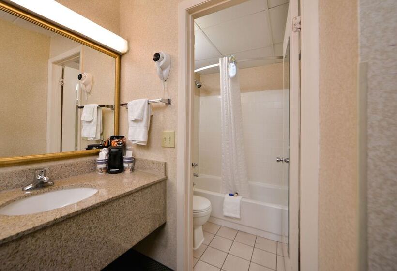 فندق Days Inn By Wyndham Doswell   Kings Dominion Area