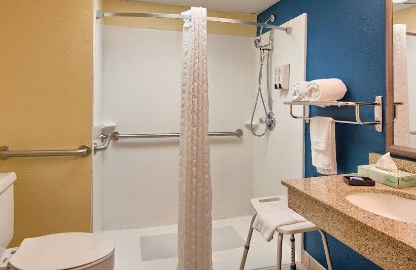 فندق Days Inn By Wyndham Doswell   Kings Dominion Area