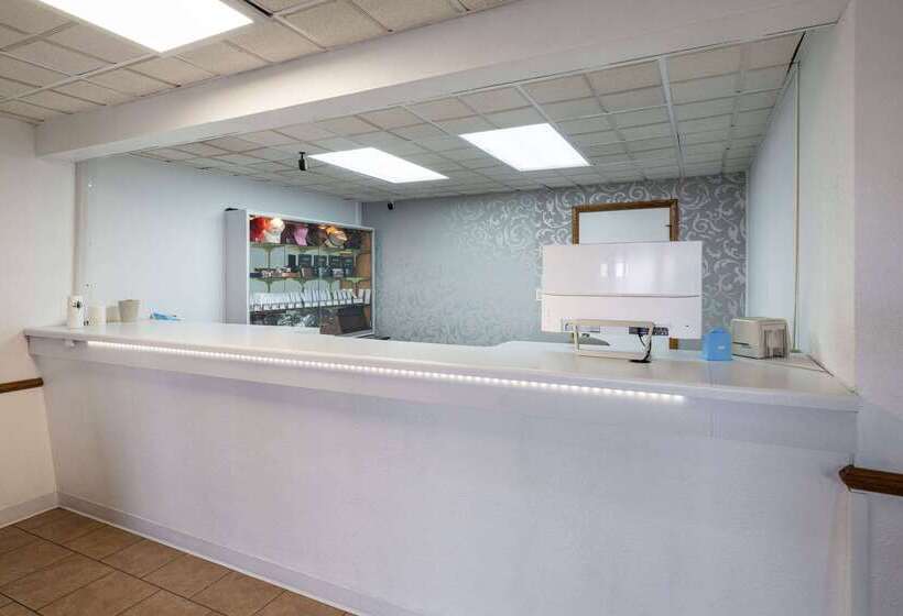 فندق Travelodge By Wyndham Merrill