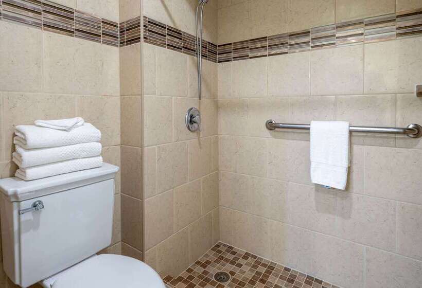 فندق Travelodge By Wyndham Merrill