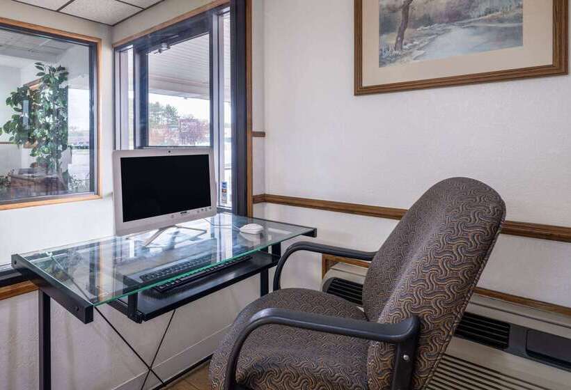 فندق Travelodge By Wyndham Merrill