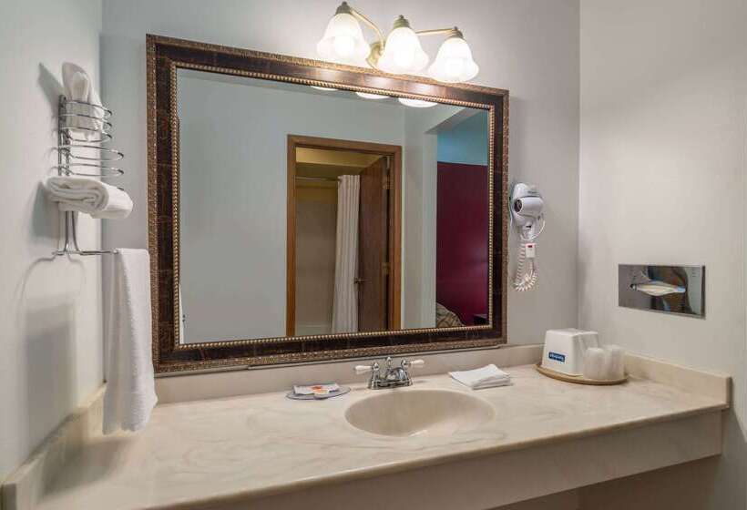 فندق Travelodge By Wyndham Merrill