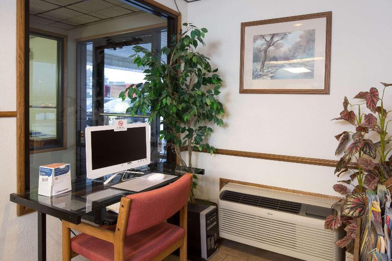 فندق Travelodge By Wyndham Merrill