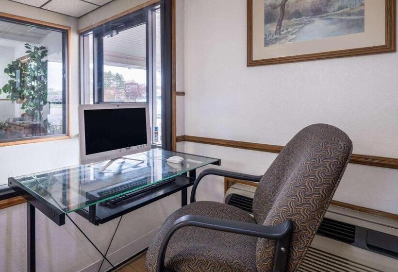 فندق Travelodge By Wyndham Merrill