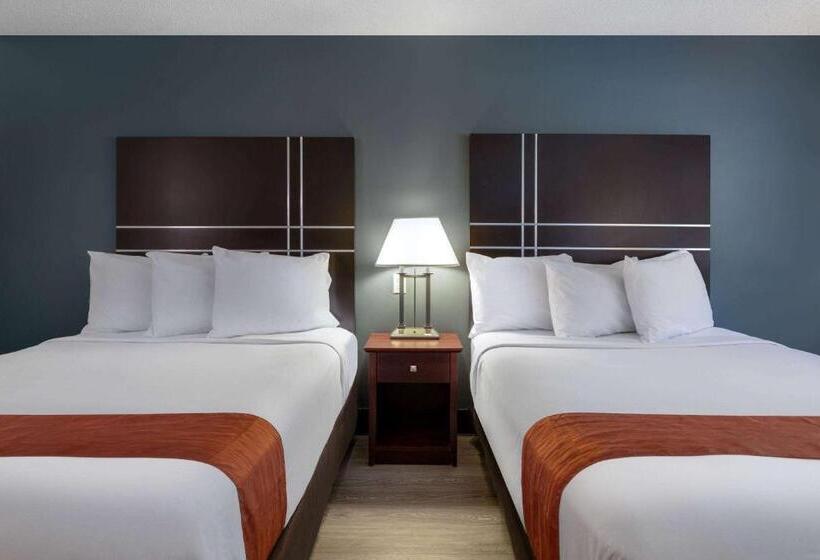 فندق Travelodge By Wyndham Merrill