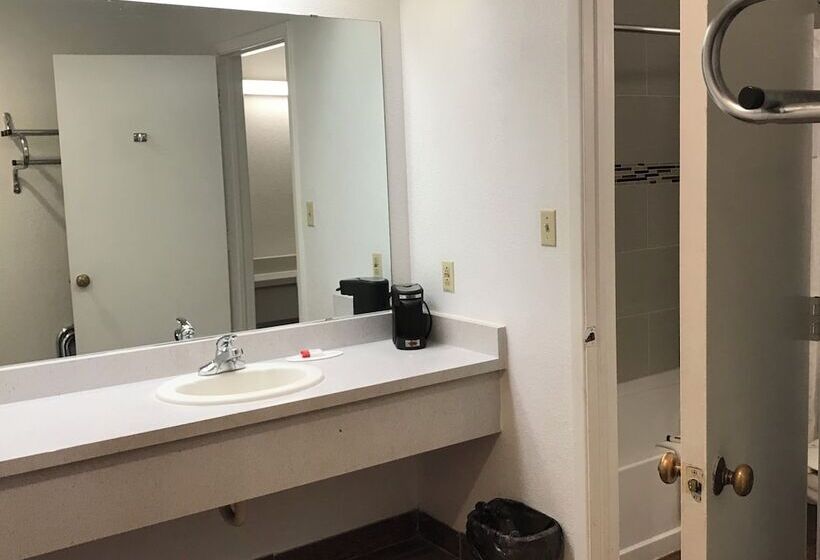 هتل Travelodge By Wyndham Truth Or Consequences