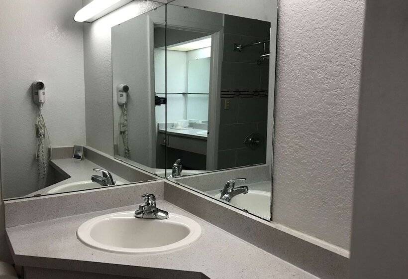 هتل Travelodge By Wyndham Truth Or Consequences