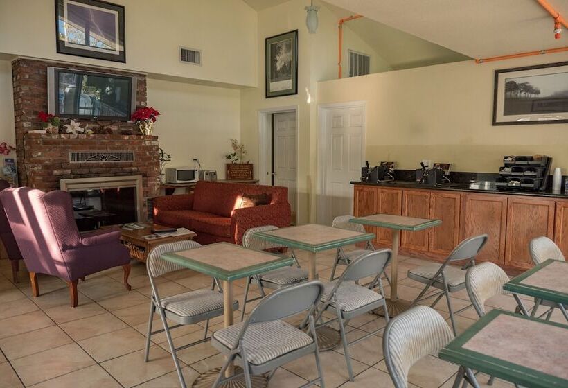 فندق Western Holiday Lodge