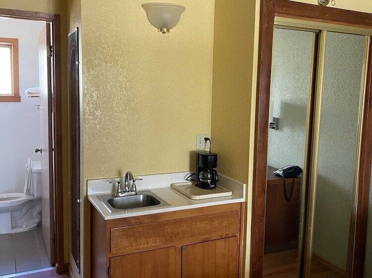 فندق Western Holiday Lodge