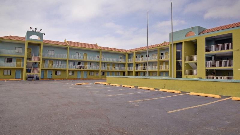 Windwater Hotel And Marina