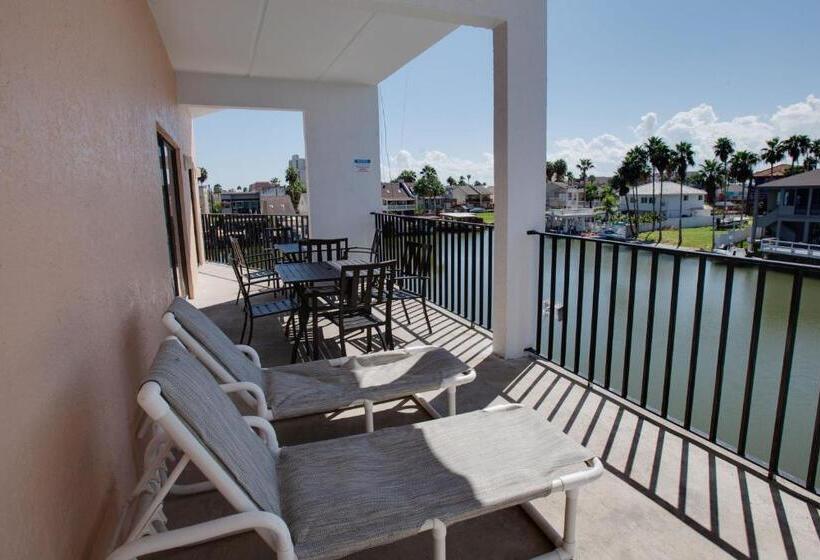 Windwater Hotel And Marina