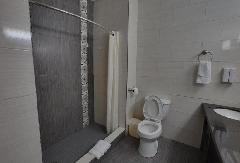 Windwater Hotel And Marina