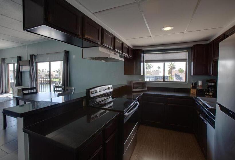 Windwater Hotel And Marina