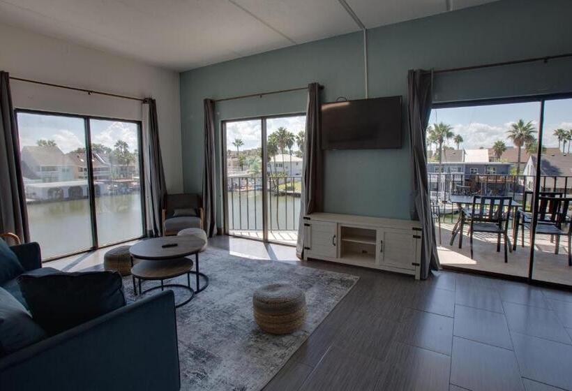 Windwater Hotel And Marina