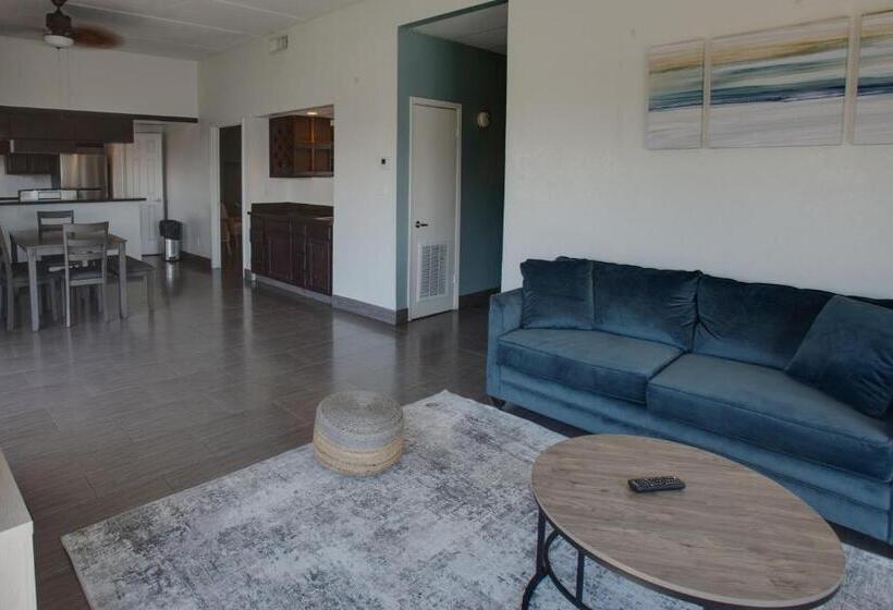 Windwater Hotel And Marina