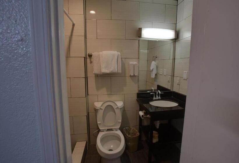 Windwater Hotel And Marina