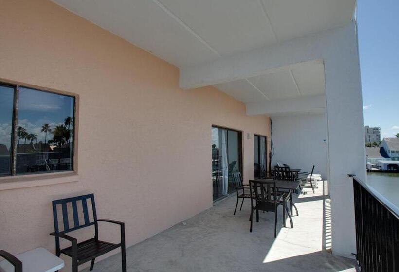 Windwater Hotel And Marina