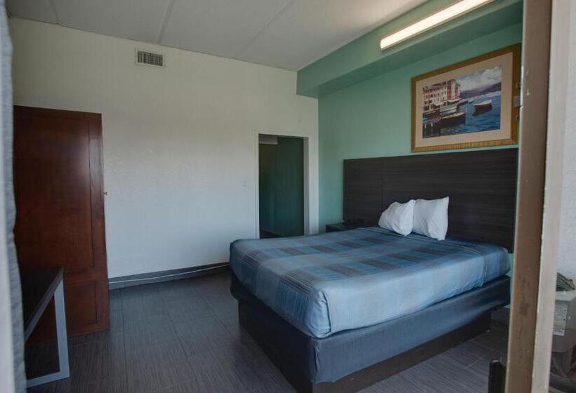 Windwater Hotel And Marina